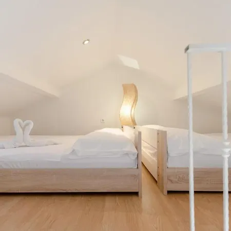 Lily - Top Location Apartment